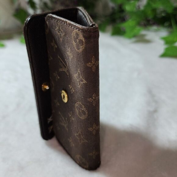 Authentic Louis Vuitton Mini Porte Feuille Keyring - Picture 6 of 13